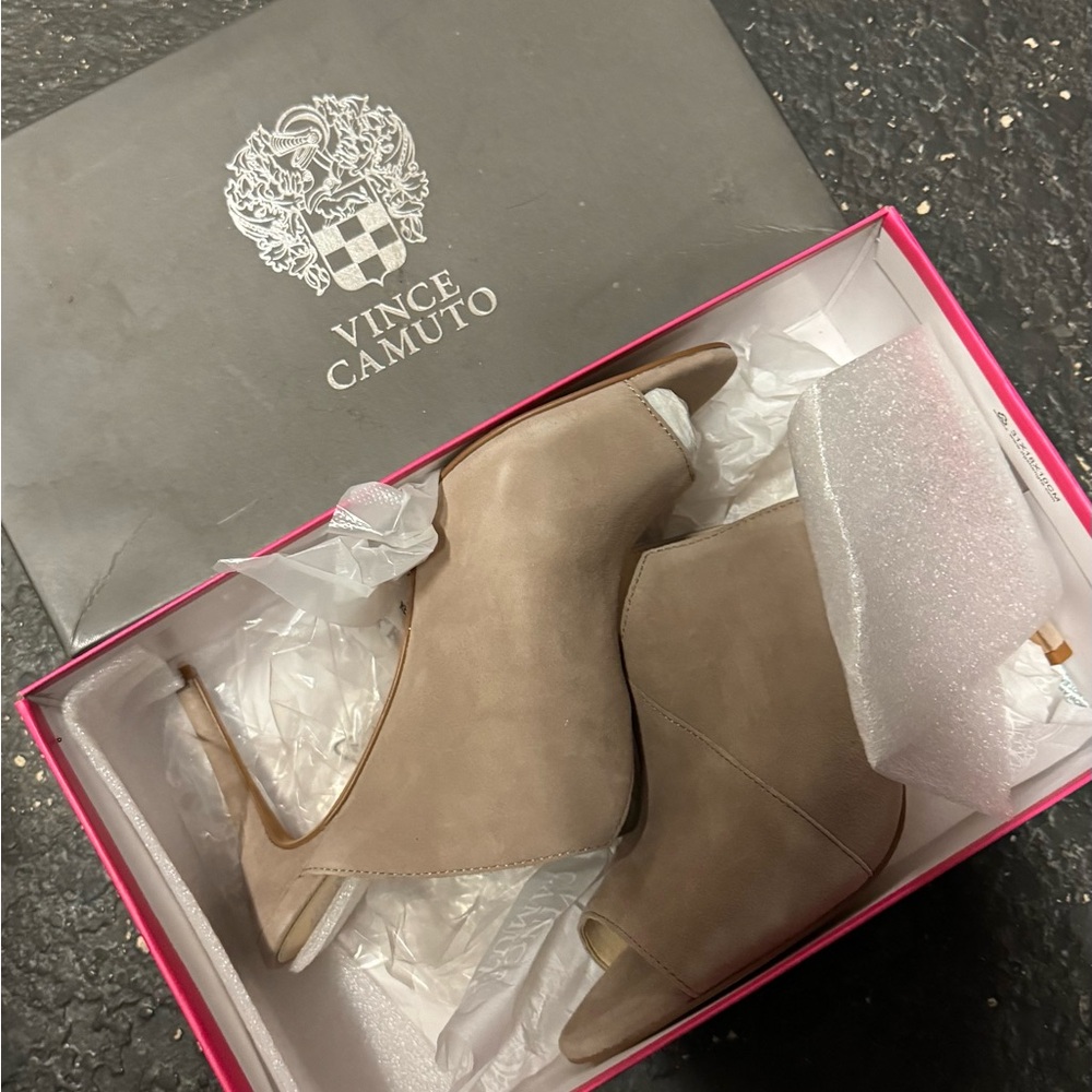 Vince Camuto Women's Beige Peep-Toe Mules